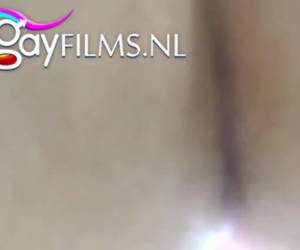 Anal ist mastubate mit einem großen buttplug, langsam schiebt seinen anus auf den großen buttplug und fickt ihn anal. amateur, anal mastubate mit einem großen buttplug
