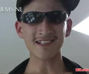 dua orang bisex yang mengalami seks whiteh saling