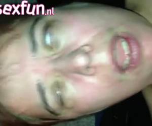 Wie eine szene aus der exorzistlook. wie dieser sklave spritzt, ein horrororgasmus. ihre augen abwenden durch fisten. oder die fisting in ihre fotze oder arsch passiert bleibt ein rätsel, was sie sich vorstellen? ein horrororgasmus durch fisting.
