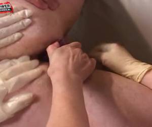 fyra kåta bisex kvinnor, är mastubate anus av den man whiteh flera sexleksaker och dra sin styva kuk tills han sperma spruta.
